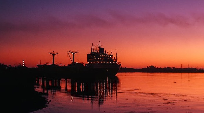 美国对华海事、物流和造船业拟议限制措施解读与商事合同履行的应对建议