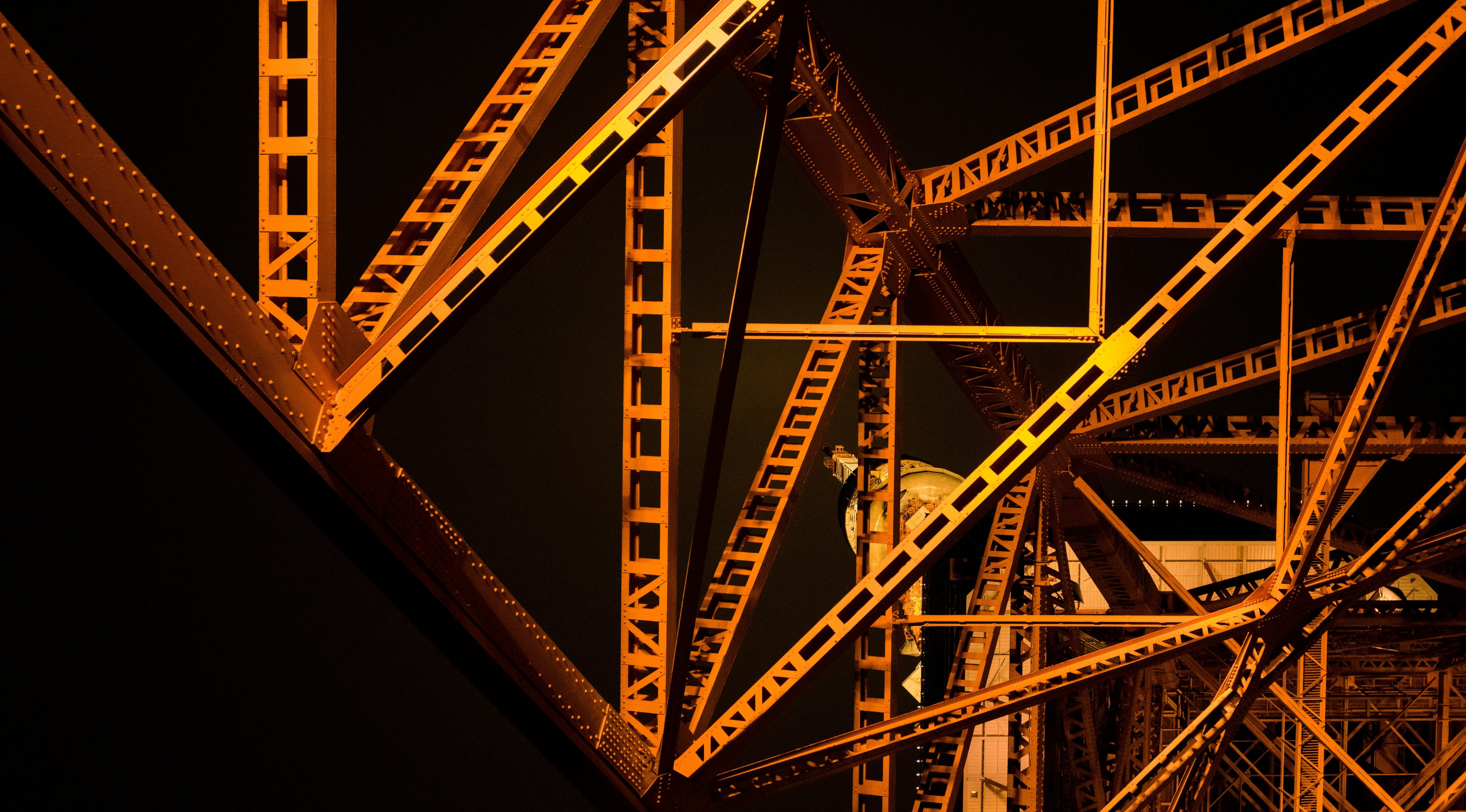 夹缝中的总包：总包单位如何应对指定分包的合同风险